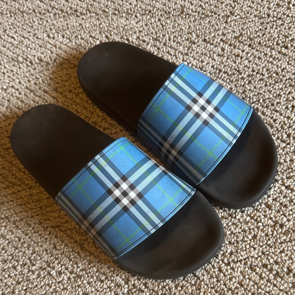 Burberry Men’s Check Slides🔥